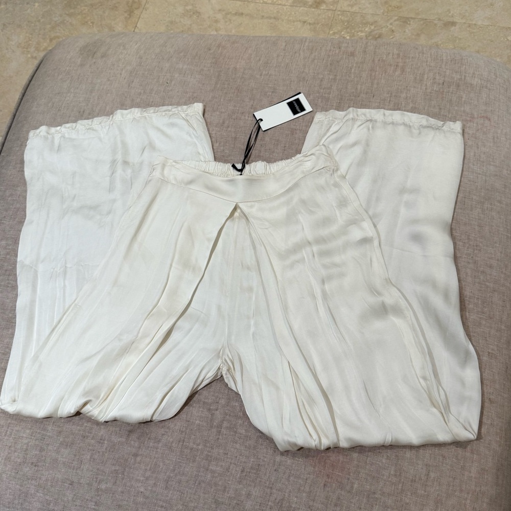 NWT Elegant Cream satin (viscose) wide pants (it seems a skirt on) size S
